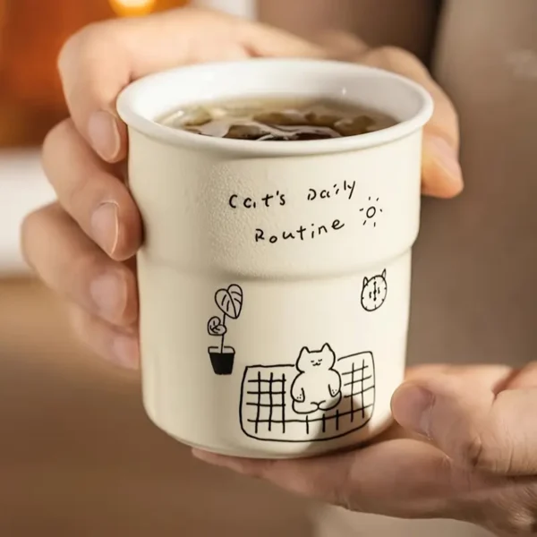 bdc0389e-9ce0-4792-8fc9-9f2290400371 Cartoon Ceramic Handheld Cup with Silicone Lid