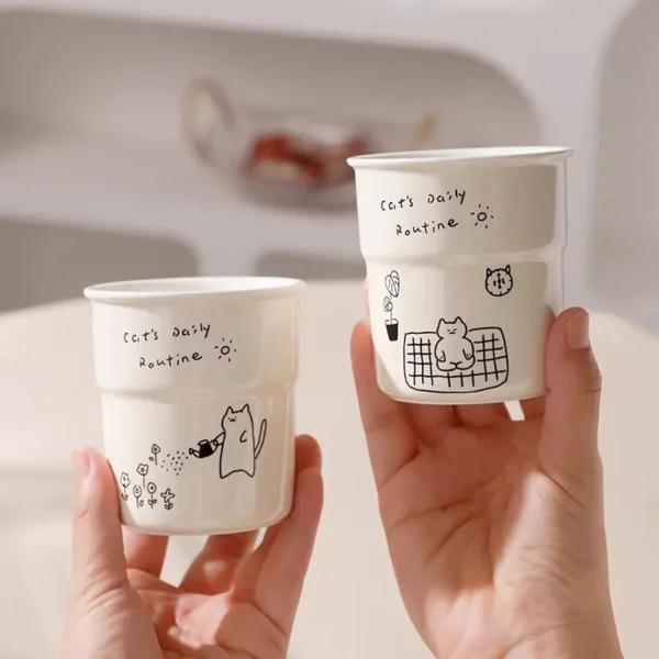 c1779c8e-8c81-4c08-8768-dbc3f2c9b54e Cartoon Ceramic Handheld Cup with Silicone Lid